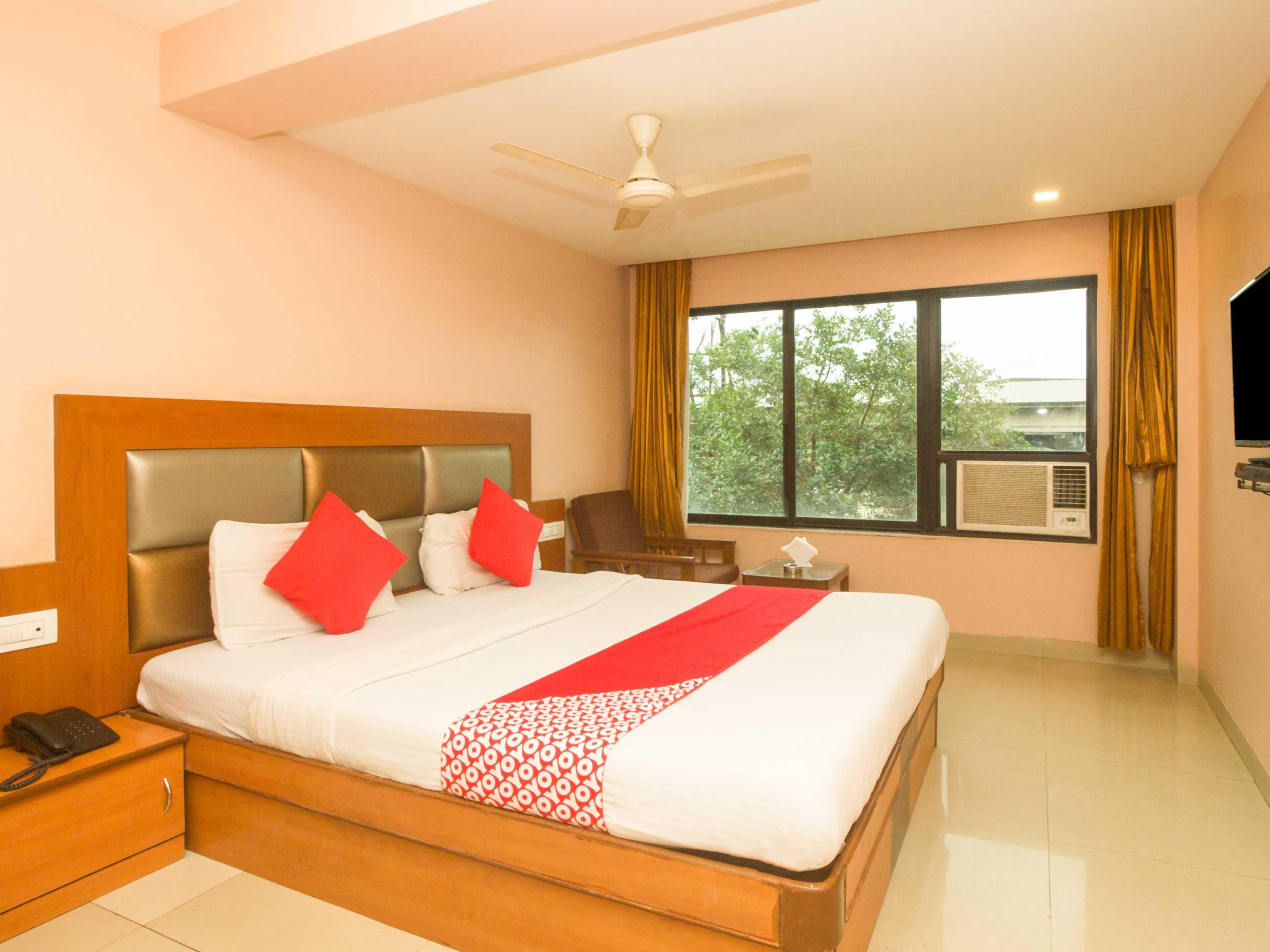 Oyo Hotel Sarovar Grand Kalamboli Bagian luar foto