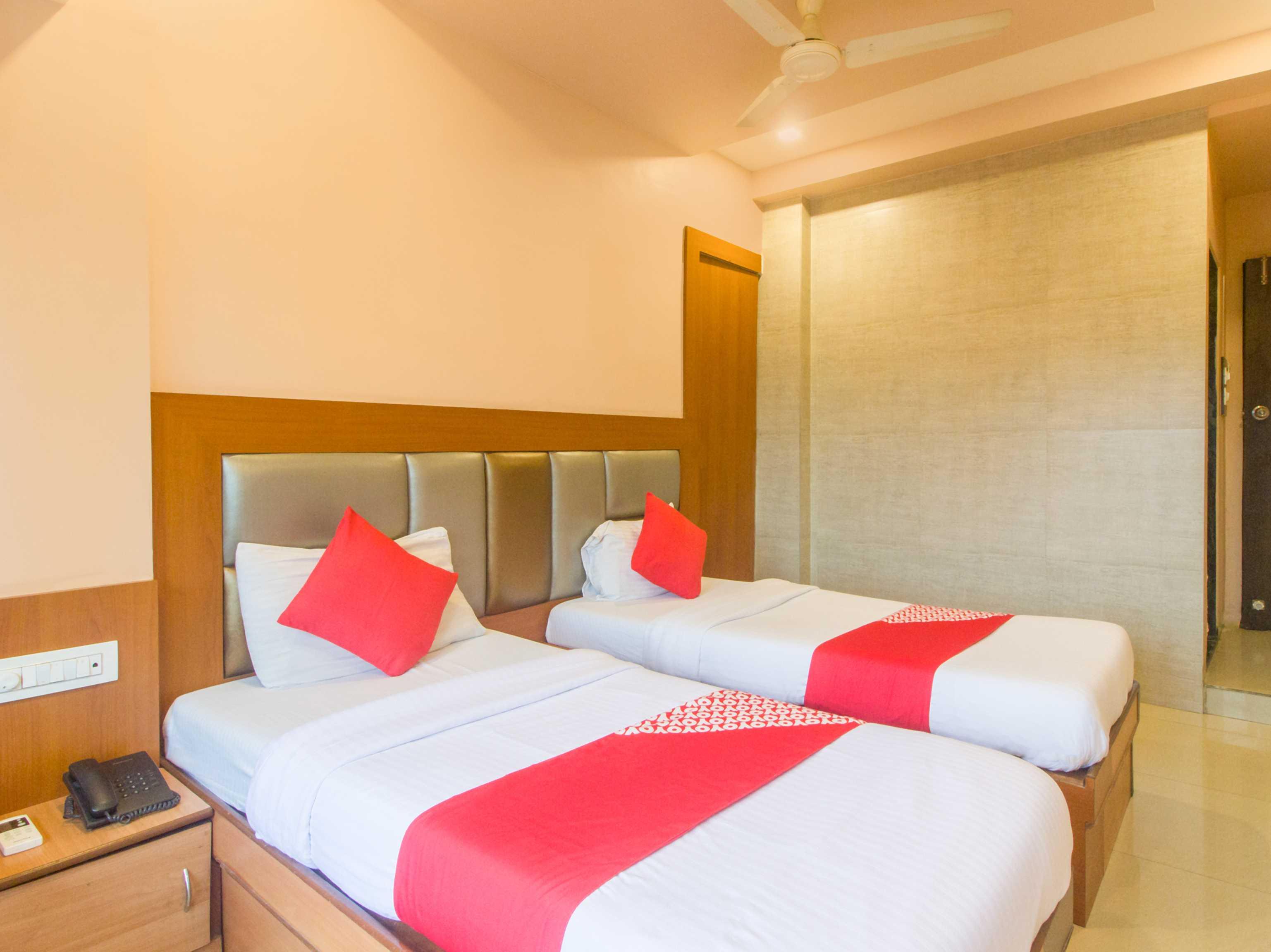 Oyo Hotel Sarovar Grand Kalamboli Bagian luar foto