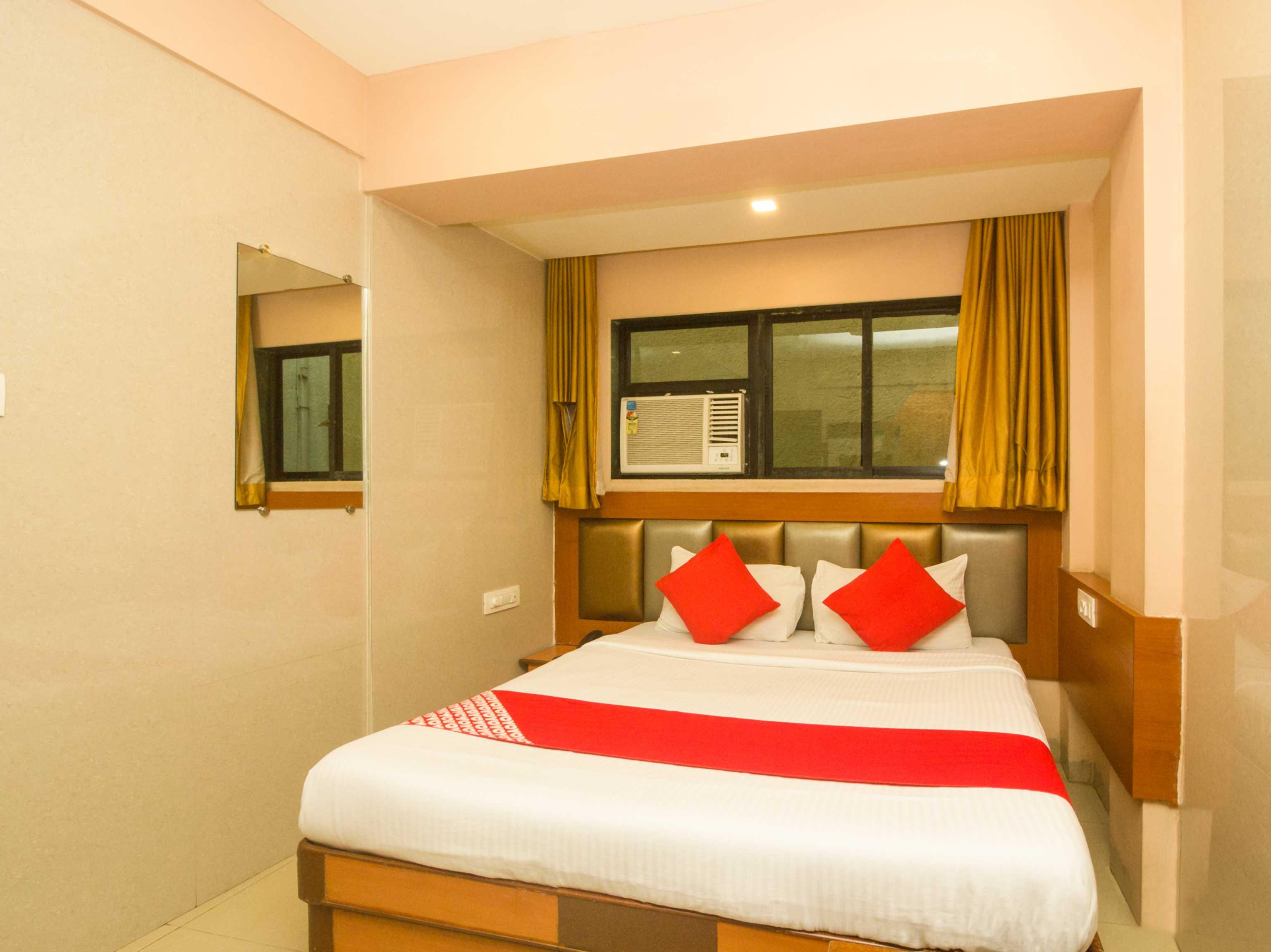 Oyo Hotel Sarovar Grand Kalamboli Bagian luar foto