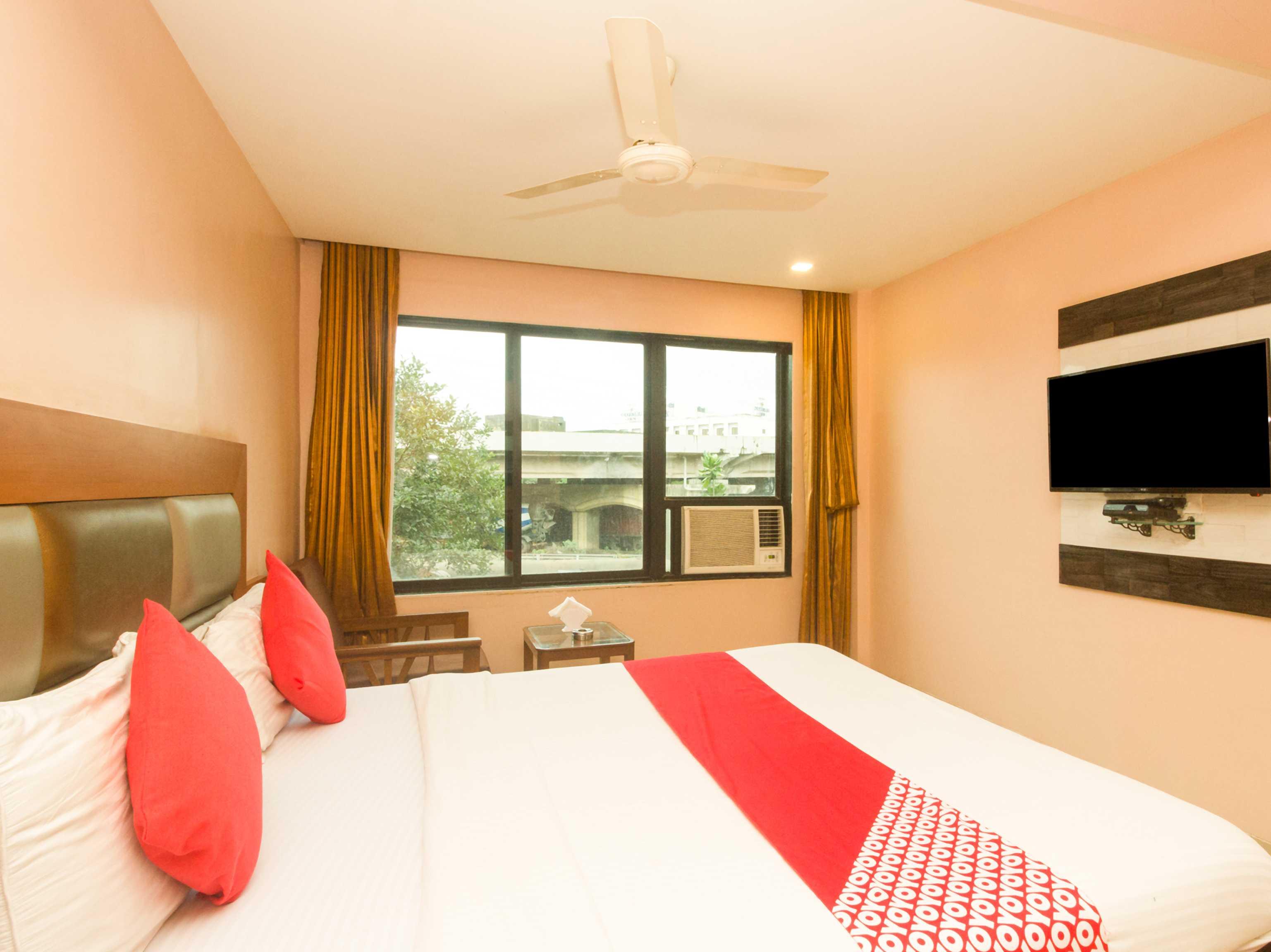 Oyo Hotel Sarovar Grand Kalamboli Bagian luar foto