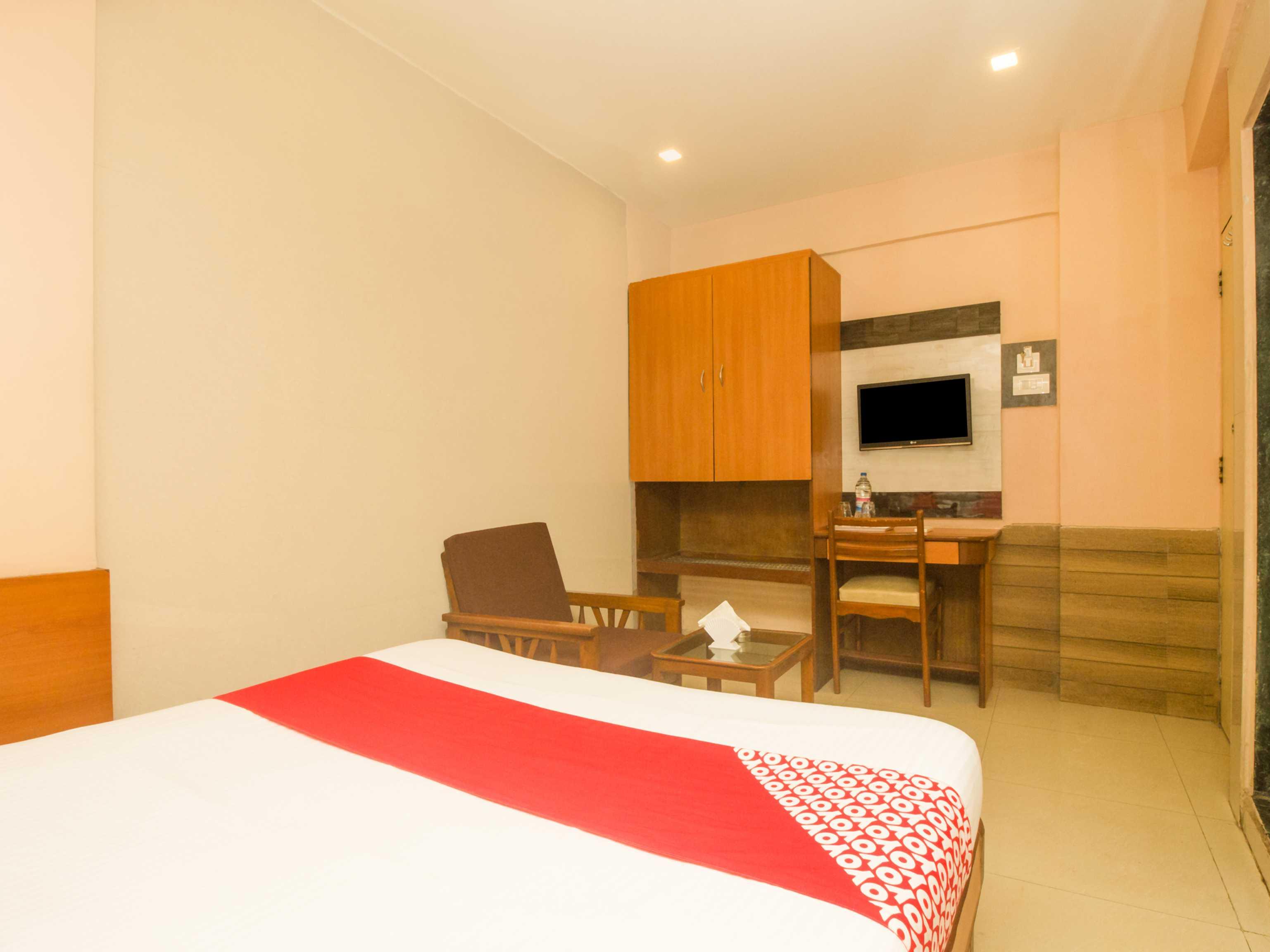 Oyo Hotel Sarovar Grand Kalamboli Bagian luar foto