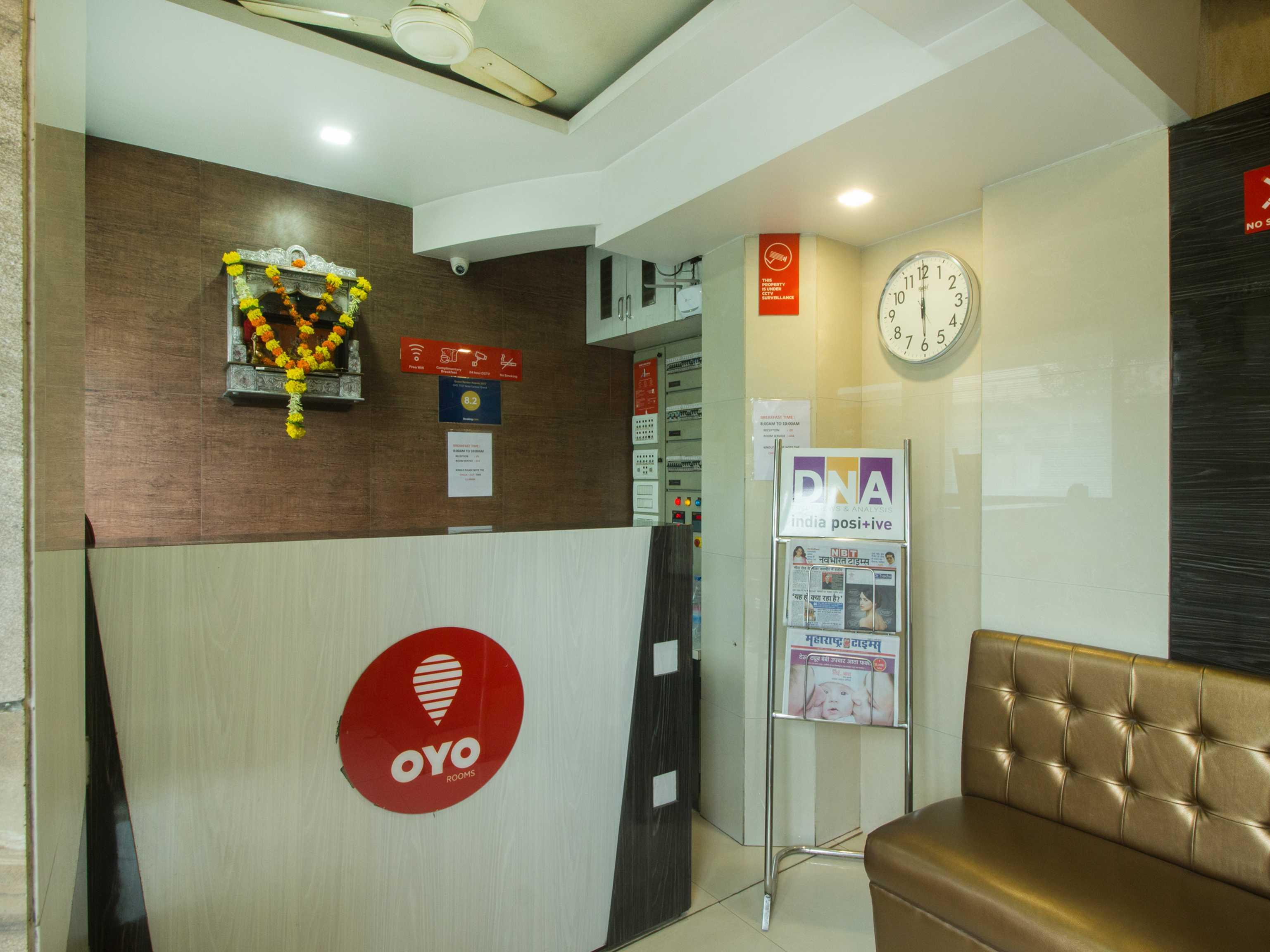 Oyo Hotel Sarovar Grand Kalamboli Bagian luar foto