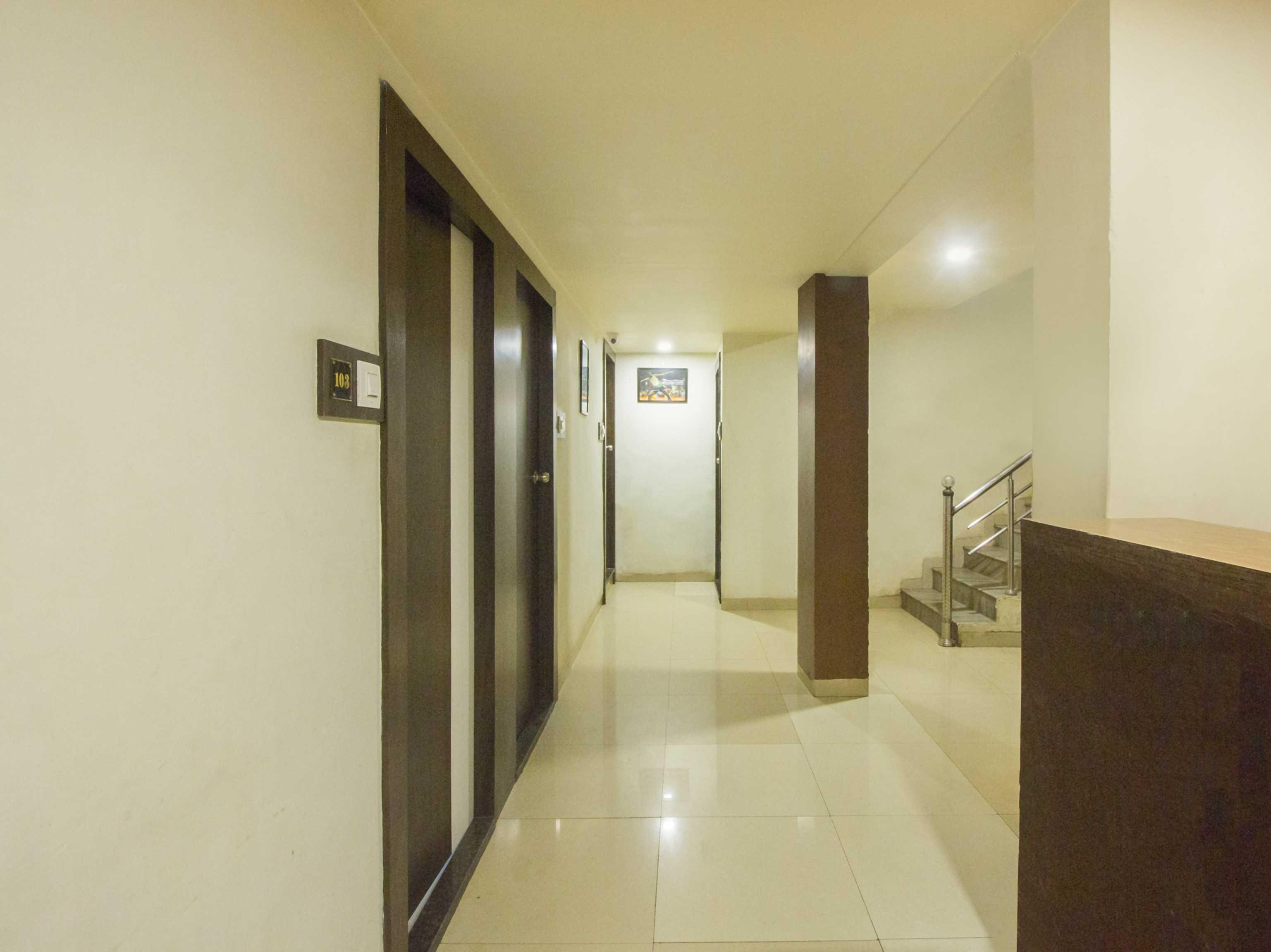 Oyo Hotel Sarovar Grand Kalamboli Bagian luar foto