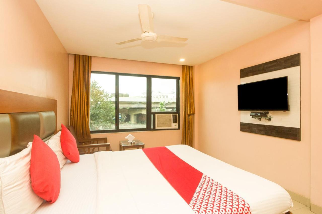 Oyo Hotel Sarovar Grand Kalamboli Bagian luar foto