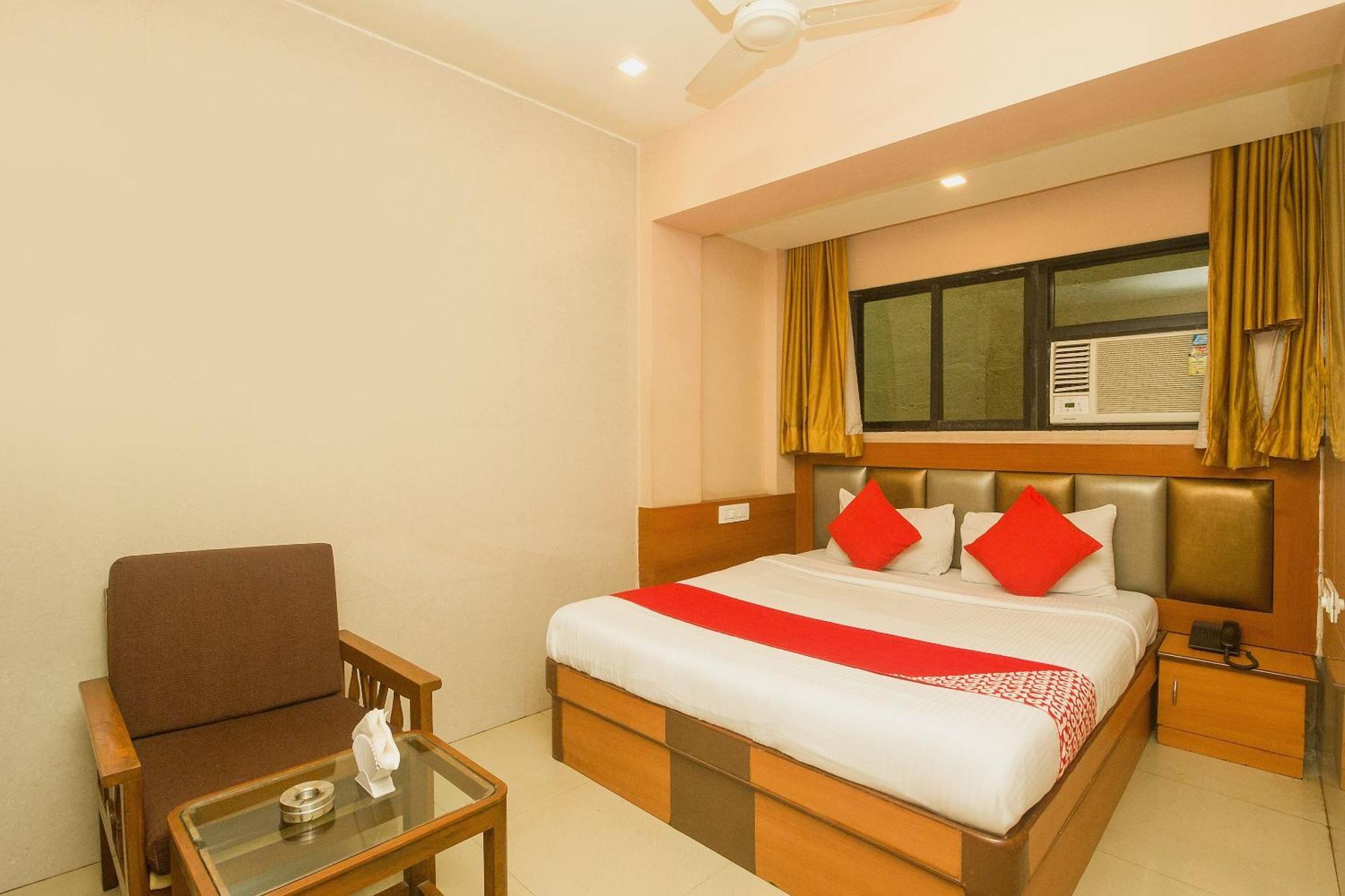 Oyo Hotel Sarovar Grand Kalamboli Bagian luar foto
