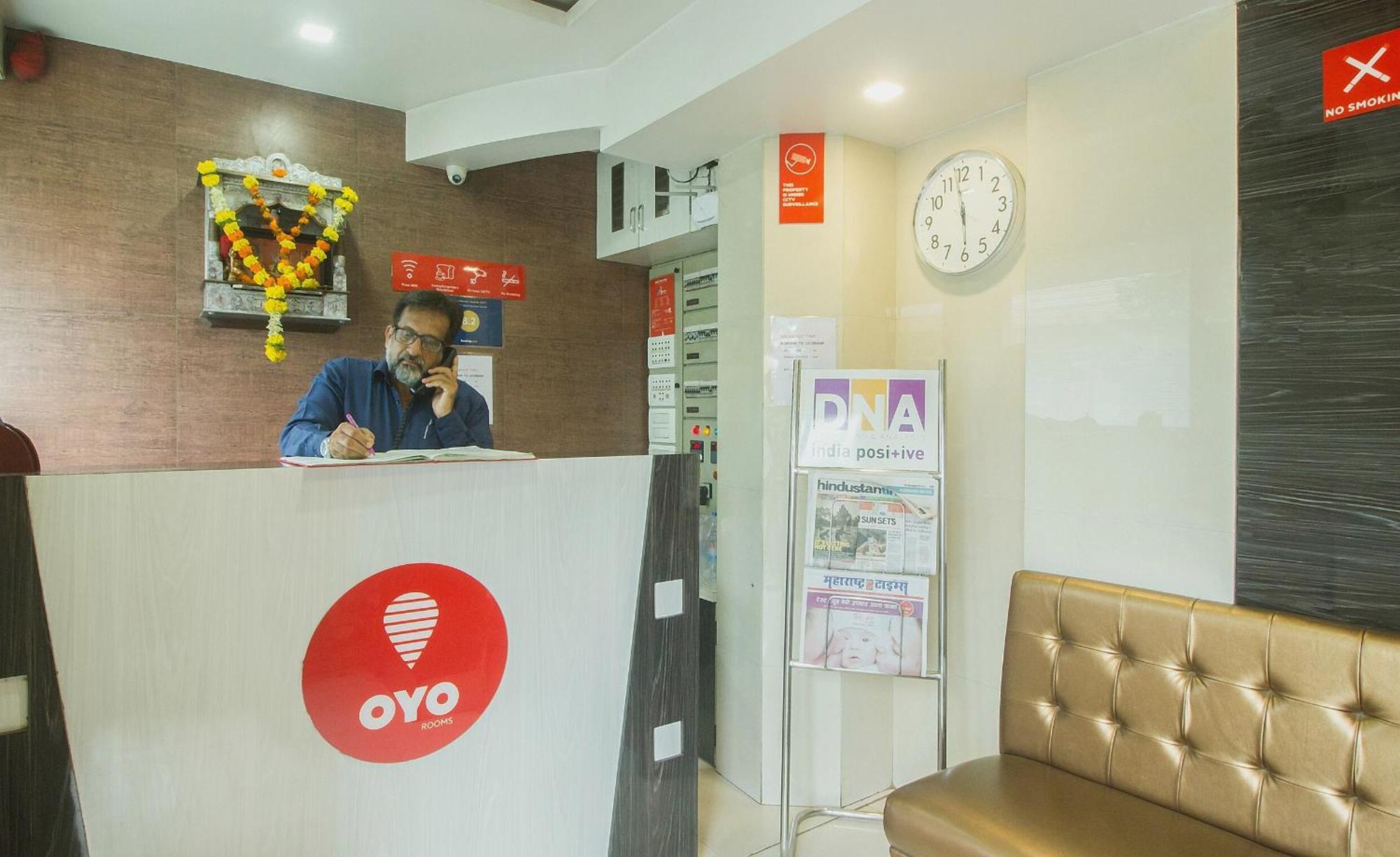 Oyo Hotel Sarovar Grand Kalamboli Bagian luar foto