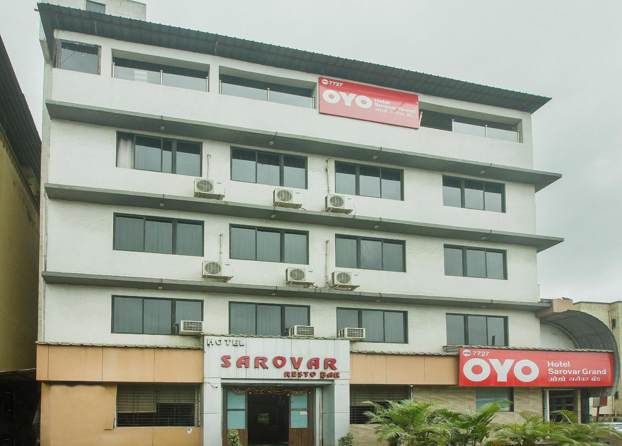 Oyo Hotel Sarovar Grand Kalamboli Bagian luar foto