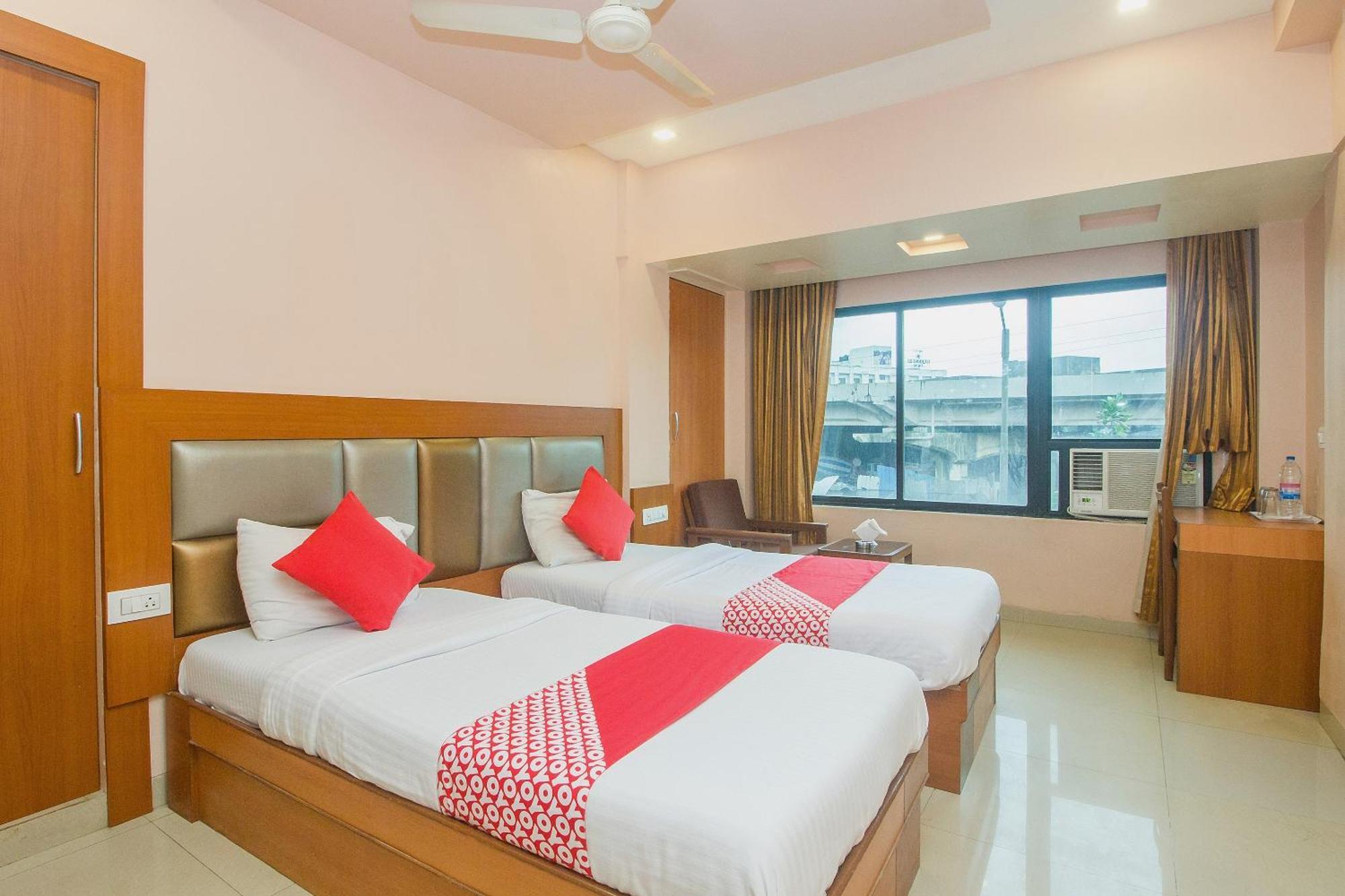 Oyo Hotel Sarovar Grand Kalamboli Bagian luar foto